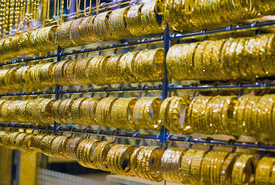 Perhiasan terbuat dari emas murni