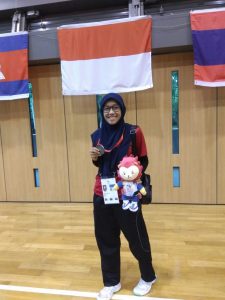 Mega saat mendapatkan medali di AUG Singapura 2016