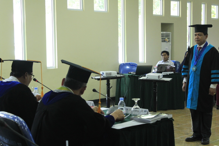 Ujian disertasi Syafri Harto, 15 Mei lalu di Gedung Serbaguna Pascasarjana UNRI/Eko.