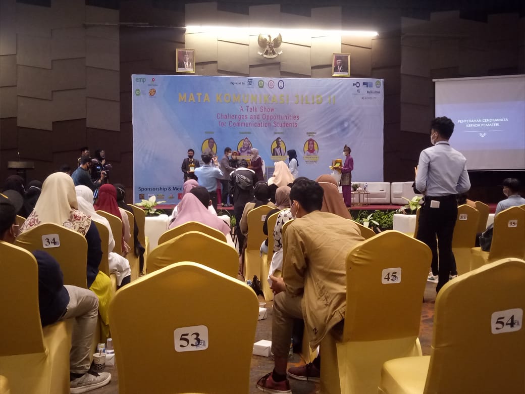 Seminar Mata Komunikasi Jilid II