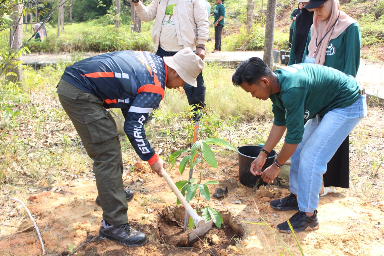 Himaprobio mengadakan penanaman 1000 pohon