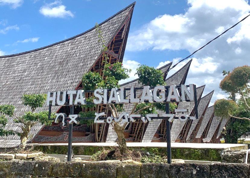 Huta Siallagan Sumber Foto: pastravelindo.com