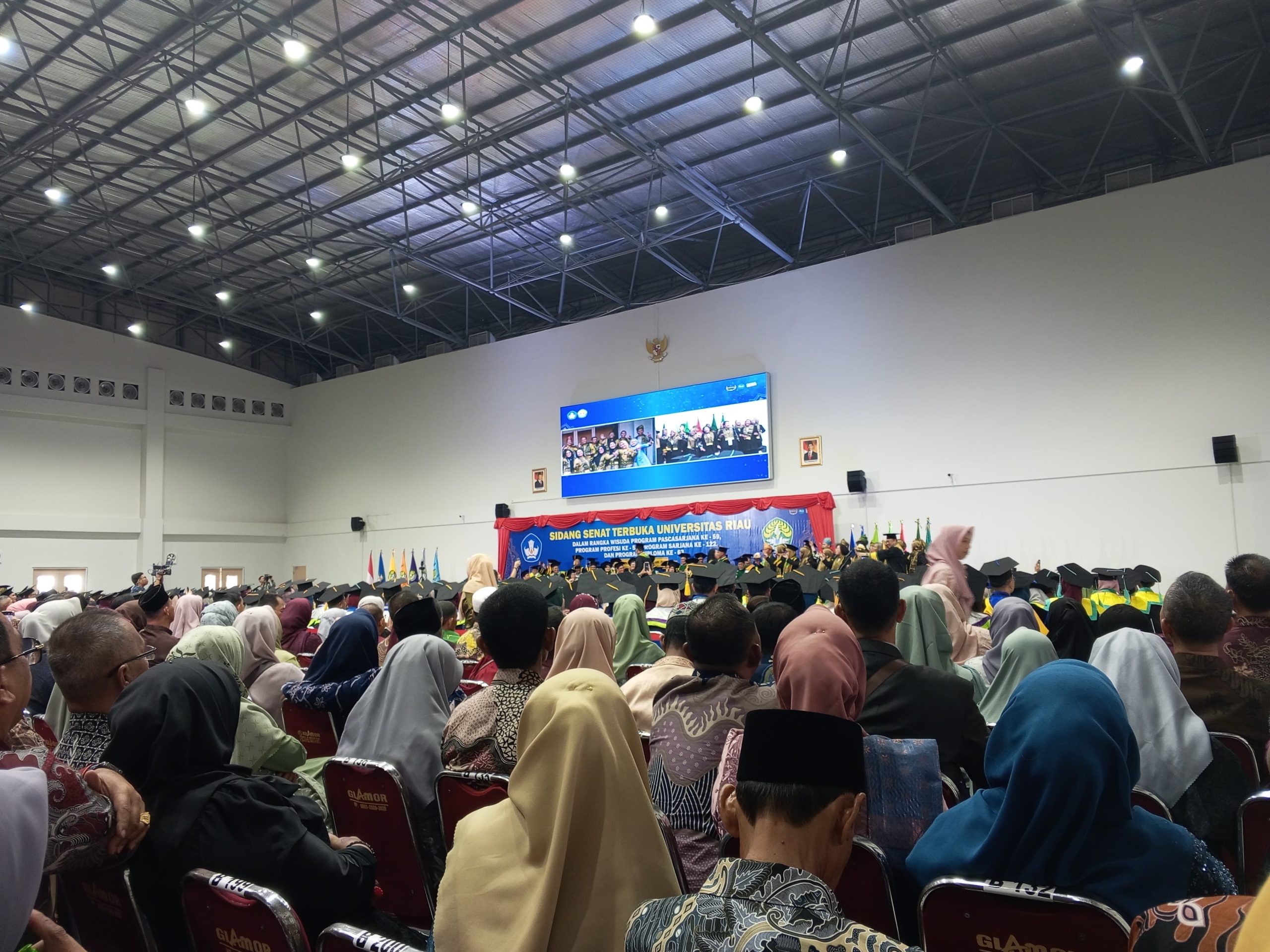 Perdana Wisuda di Kampus Panam, Keluarga Wisudawan Tersesat/Dok. Fitriana Anggraini BM