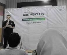 Kelas Menulis Bisnis Indonesia bersama PT Pegadaian Pekanbaru Bahas Investasi Emas/Dok. Zahira Rizka Mahdi BM